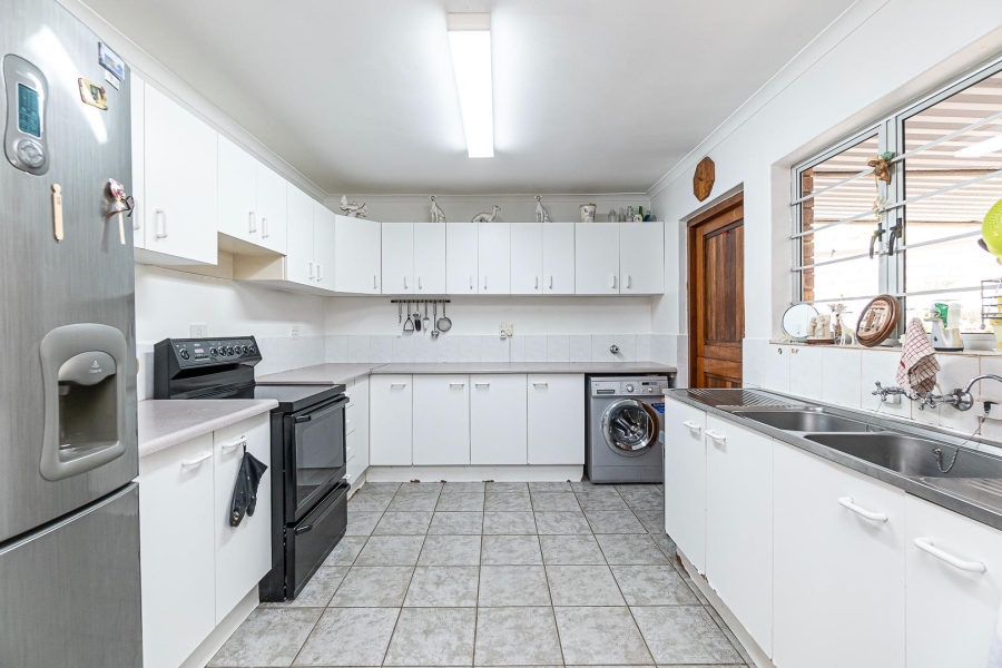 4 Bedroom Property for Sale in Amanzimtoti KwaZulu-Natal