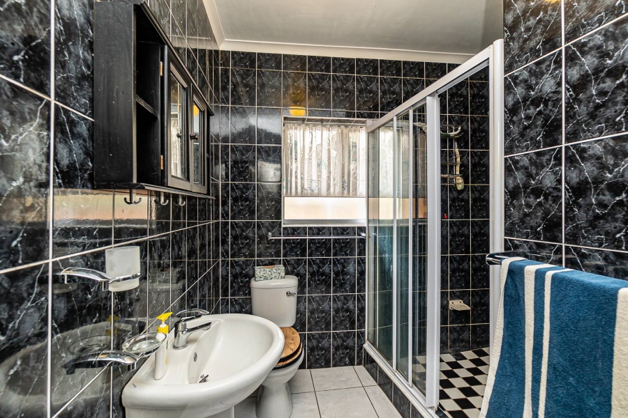 4 Bedroom Property for Sale in Amanzimtoti KwaZulu-Natal