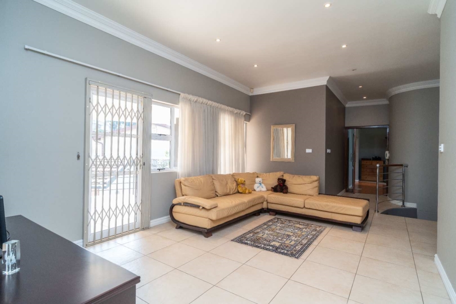 6 Bedroom Property for Sale in Glen Ashley KwaZulu-Natal