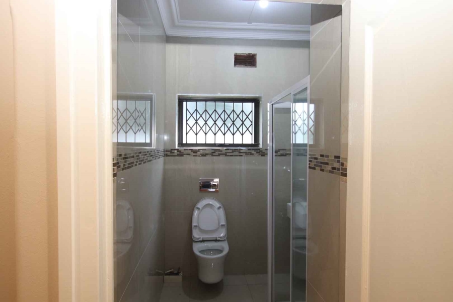 2 Bedroom Property for Sale in Queensburgh KwaZulu-Natal