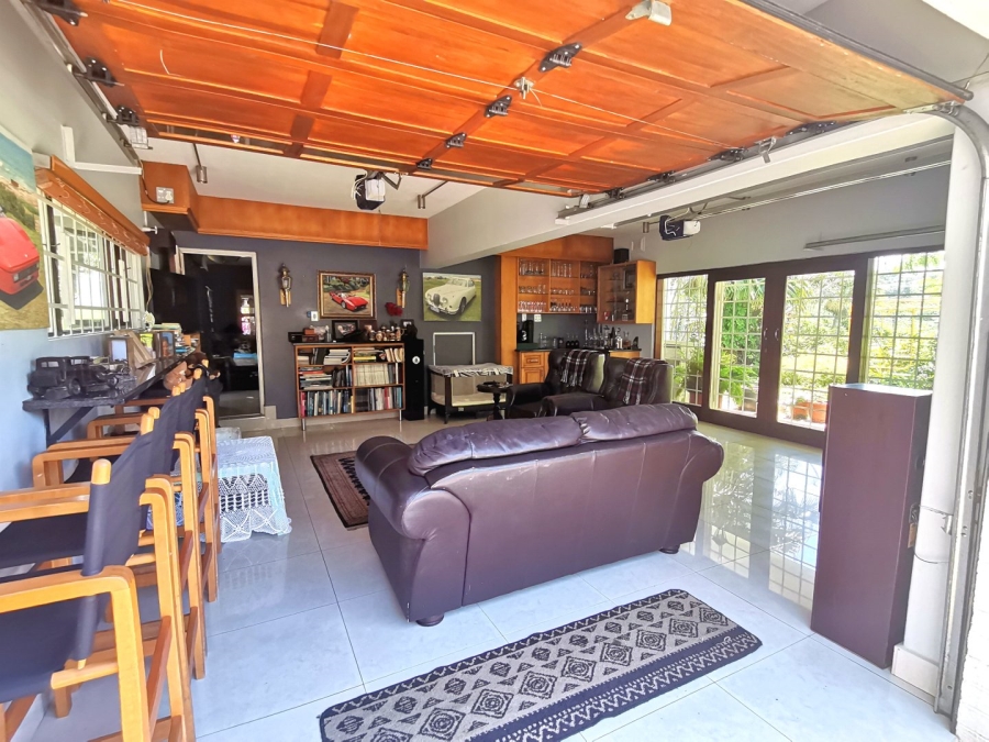 6 Bedroom Property for Sale in St Michaels On Sea KwaZulu-Natal