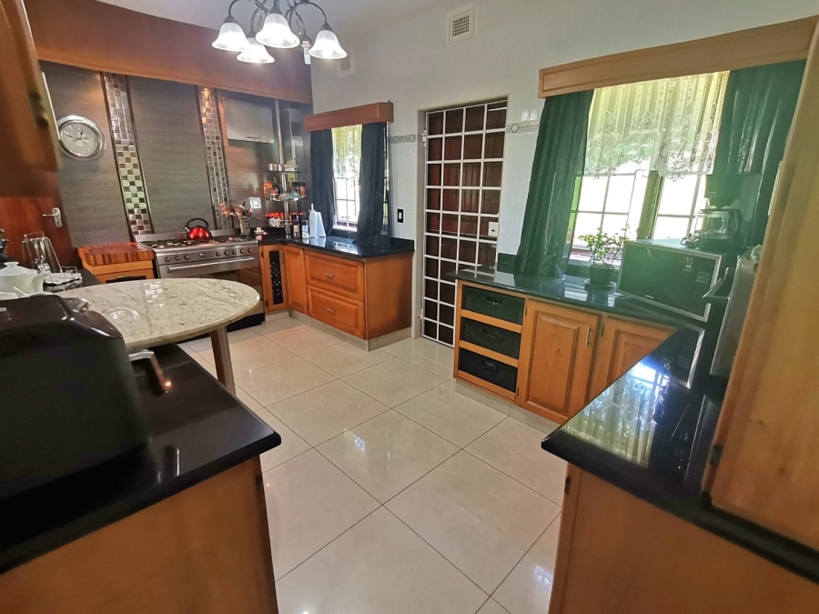 6 Bedroom Property for Sale in St Michaels On Sea KwaZulu-Natal