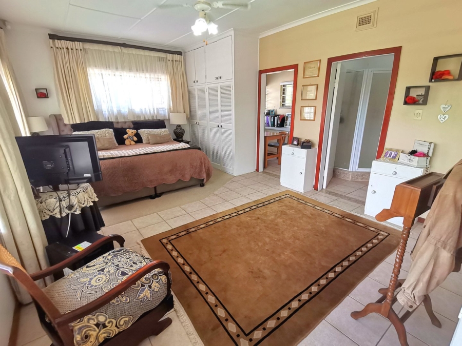 6 Bedroom Property for Sale in St Michaels On Sea KwaZulu-Natal