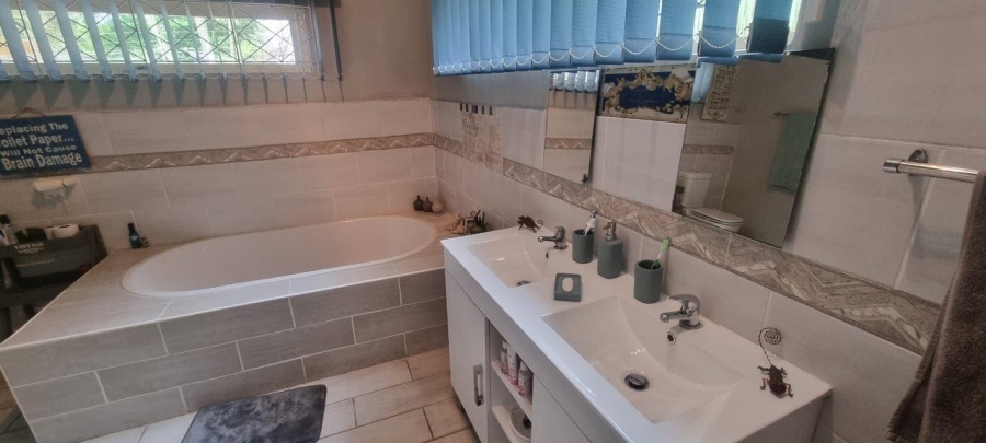 4 Bedroom Property for Sale in Pumula KwaZulu-Natal