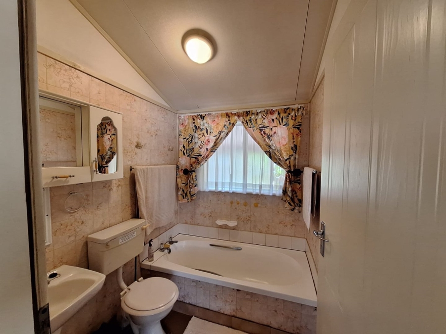 4 Bedroom Property for Sale in Hibberdene KwaZulu-Natal