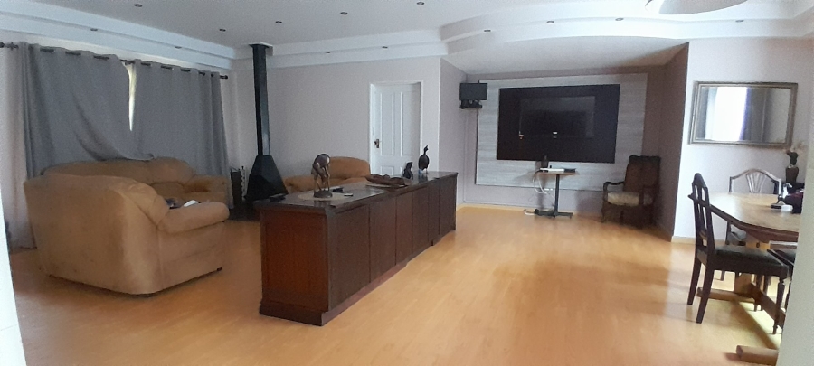 5 Bedroom Property for Sale in Ixopo KwaZulu-Natal