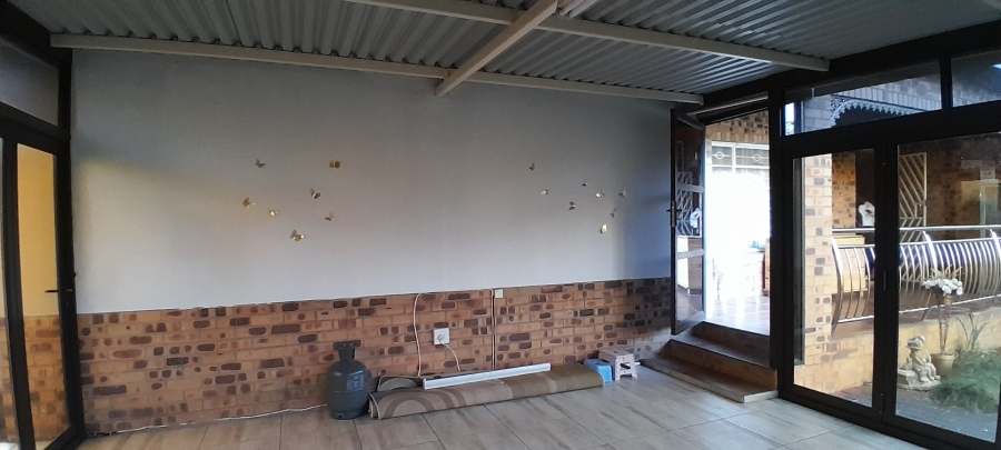 5 Bedroom Property for Sale in Ixopo KwaZulu-Natal
