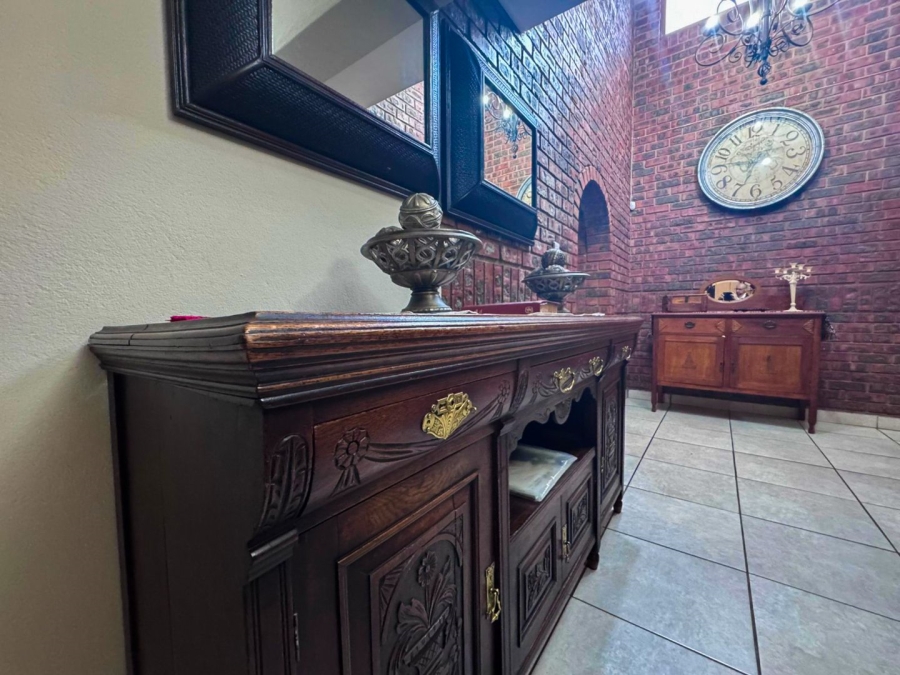 4 Bedroom Property for Sale in Signal Hill KwaZulu-Natal