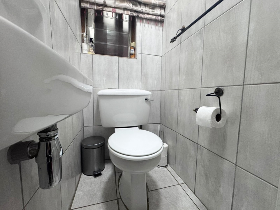 4 Bedroom Property for Sale in Signal Hill KwaZulu-Natal