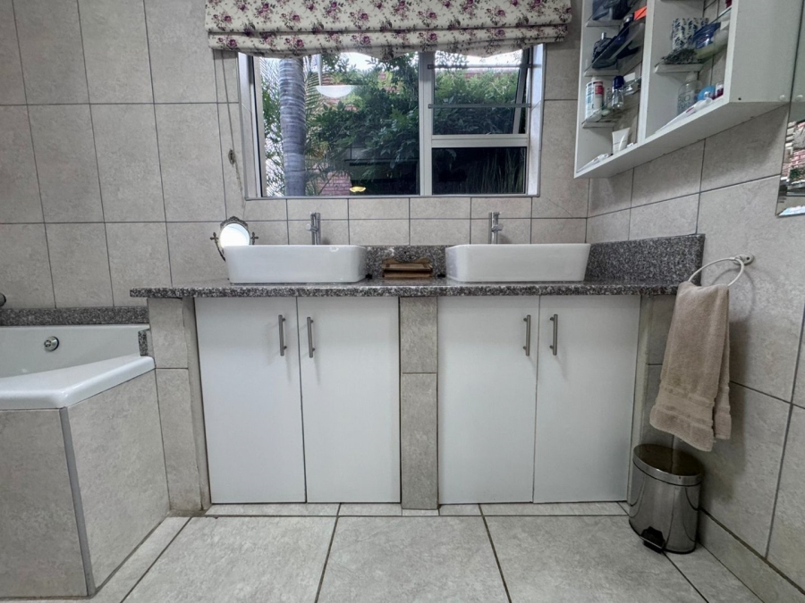 4 Bedroom Property for Sale in Signal Hill KwaZulu-Natal