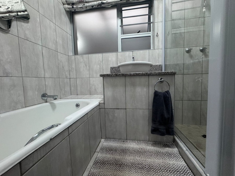4 Bedroom Property for Sale in Signal Hill KwaZulu-Natal