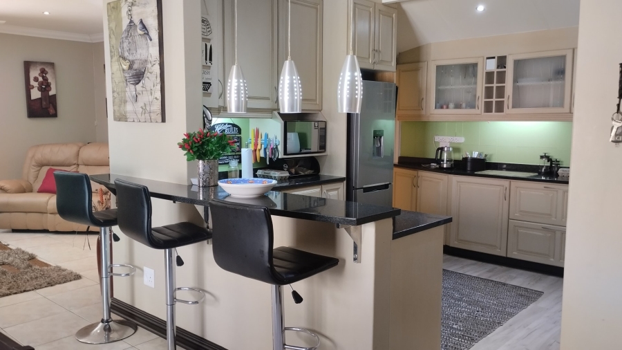 To Let 4 Bedroom Property for Rent in Dawncliffe KwaZulu-Natal