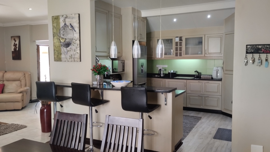 To Let 4 Bedroom Property for Rent in Dawncliffe KwaZulu-Natal