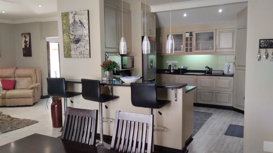 To Let 4 Bedroom Property for Rent in Dawncliffe KwaZulu-Natal