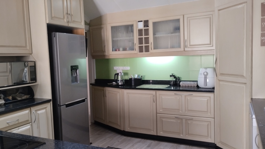 To Let 4 Bedroom Property for Rent in Dawncliffe KwaZulu-Natal