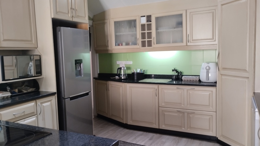 To Let 4 Bedroom Property for Rent in Dawncliffe KwaZulu-Natal