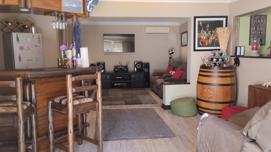 To Let 4 Bedroom Property for Rent in Dawncliffe KwaZulu-Natal