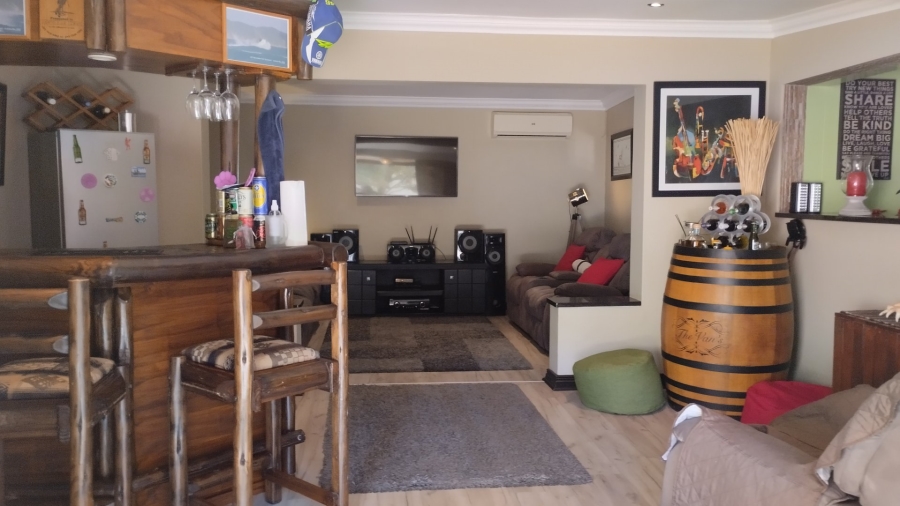 To Let 4 Bedroom Property for Rent in Dawncliffe KwaZulu-Natal