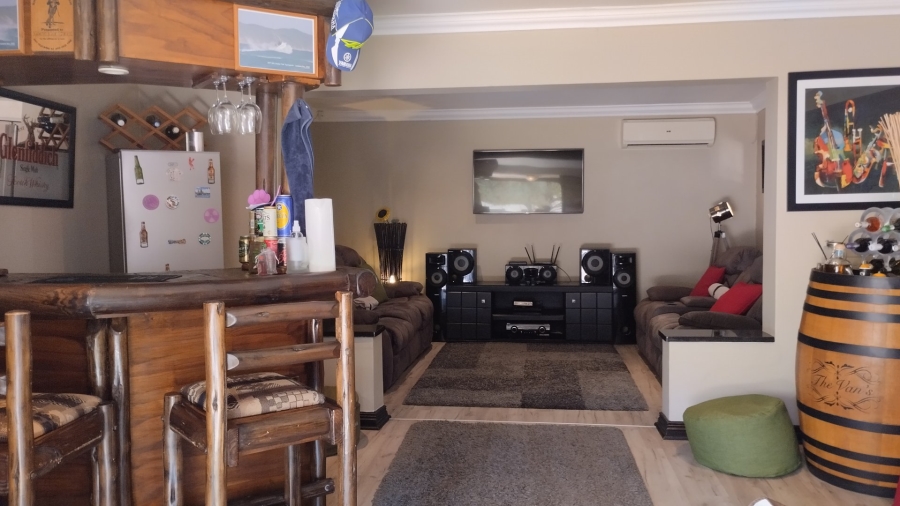 To Let 4 Bedroom Property for Rent in Dawncliffe KwaZulu-Natal