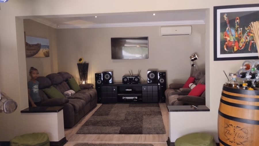 To Let 4 Bedroom Property for Rent in Dawncliffe KwaZulu-Natal