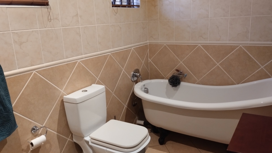 To Let 4 Bedroom Property for Rent in Dawncliffe KwaZulu-Natal