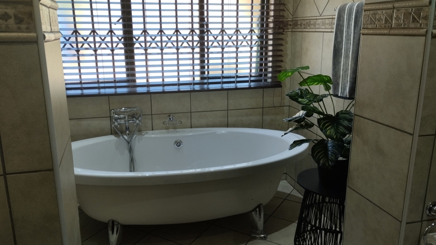 To Let 4 Bedroom Property for Rent in Dawncliffe KwaZulu-Natal