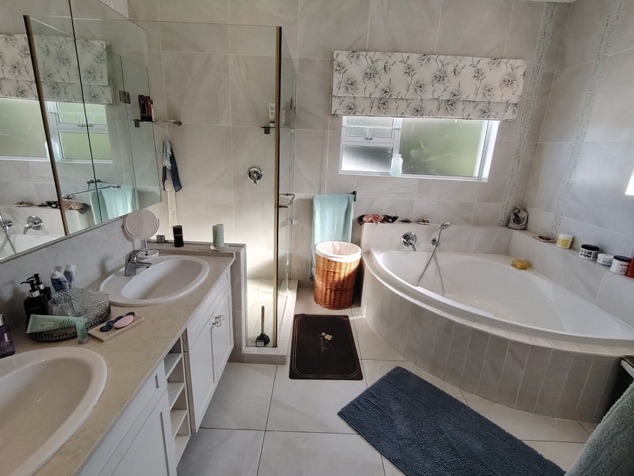 5 Bedroom Property for Sale in Southbroom KwaZulu-Natal