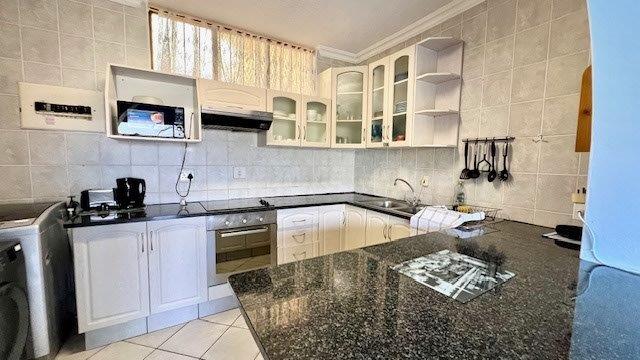 2 Bedroom Property for Sale in Uvongo KwaZulu-Natal