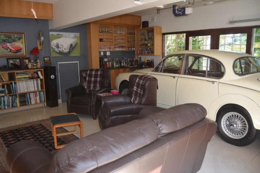 6 Bedroom Property for Sale in St Michaels On Sea KwaZulu-Natal