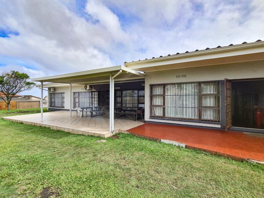 6 Bedroom Property for Sale in Uvongo KwaZulu-Natal