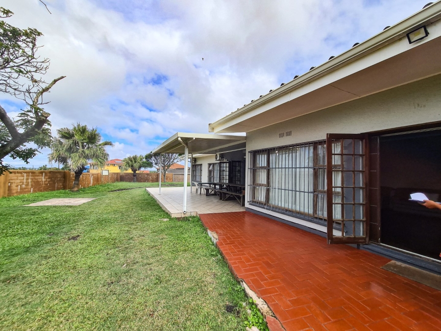 6 Bedroom Property for Sale in Uvongo KwaZulu-Natal