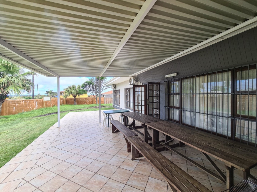 6 Bedroom Property for Sale in Uvongo KwaZulu-Natal