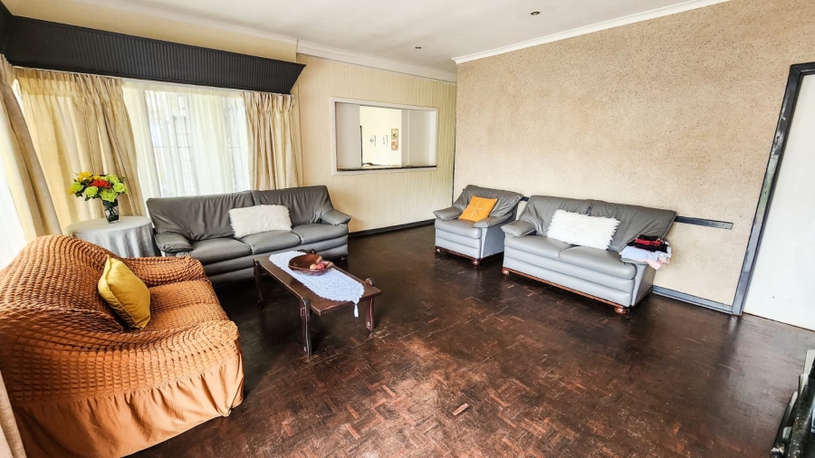 6 Bedroom Property for Sale in Uvongo KwaZulu-Natal