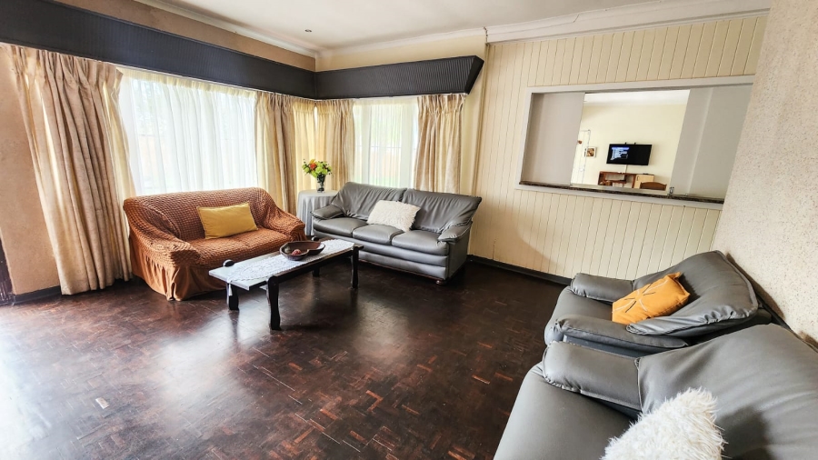 6 Bedroom Property for Sale in Uvongo KwaZulu-Natal