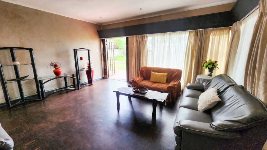 6 Bedroom Property for Sale in Uvongo KwaZulu-Natal