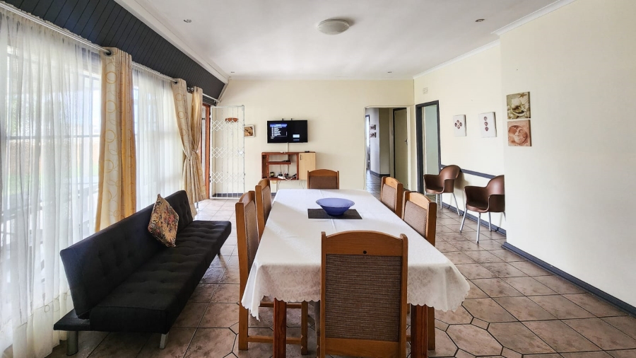 6 Bedroom Property for Sale in Uvongo KwaZulu-Natal