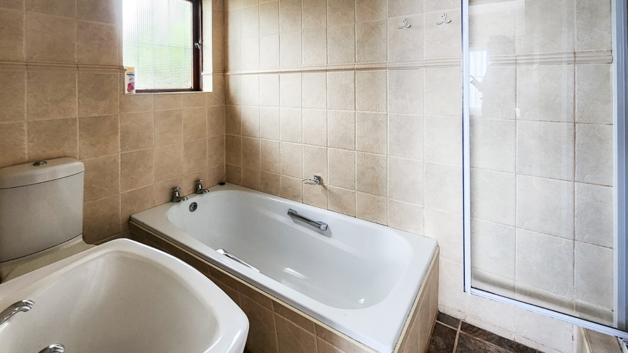 6 Bedroom Property for Sale in Uvongo KwaZulu-Natal