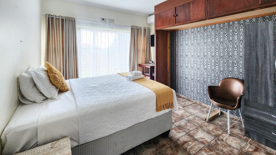 6 Bedroom Property for Sale in Uvongo KwaZulu-Natal