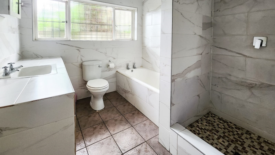 6 Bedroom Property for Sale in Uvongo KwaZulu-Natal