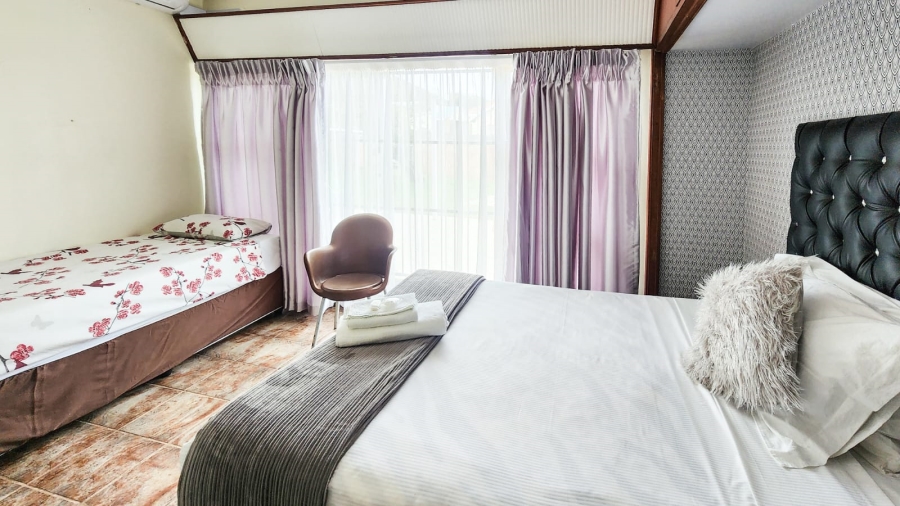 6 Bedroom Property for Sale in Uvongo KwaZulu-Natal