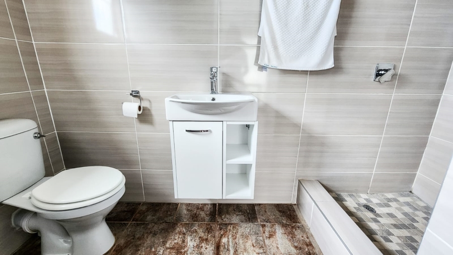 6 Bedroom Property for Sale in Uvongo KwaZulu-Natal