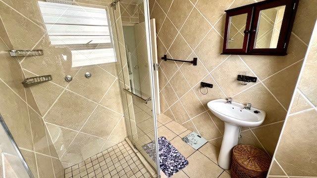 3 Bedroom Property for Sale in Uvongo KwaZulu-Natal