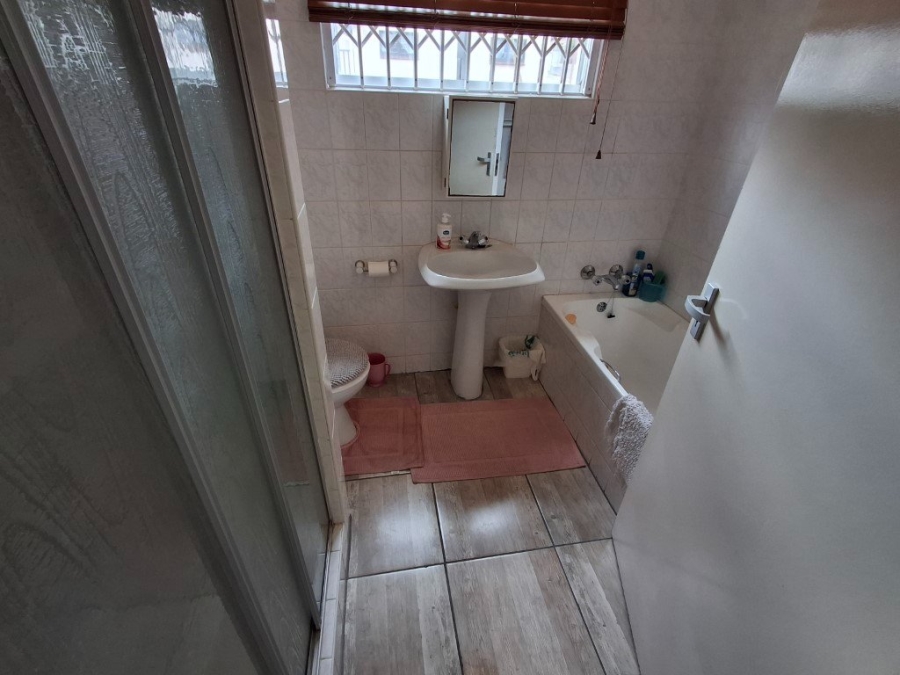 3 Bedroom Property for Sale in Uvongo KwaZulu-Natal