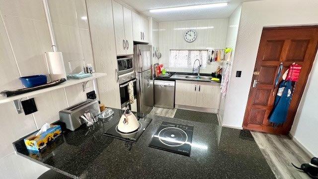 2 Bedroom Property for Sale in Uvongo KwaZulu-Natal