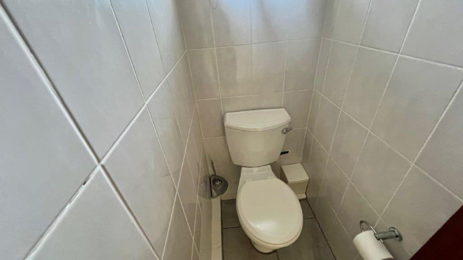 2 Bedroom Property for Sale in Uvongo KwaZulu-Natal