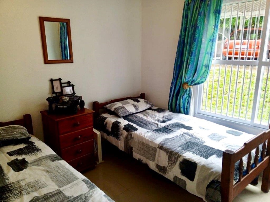 2 Bedroom Property for Sale in Uvongo KwaZulu-Natal