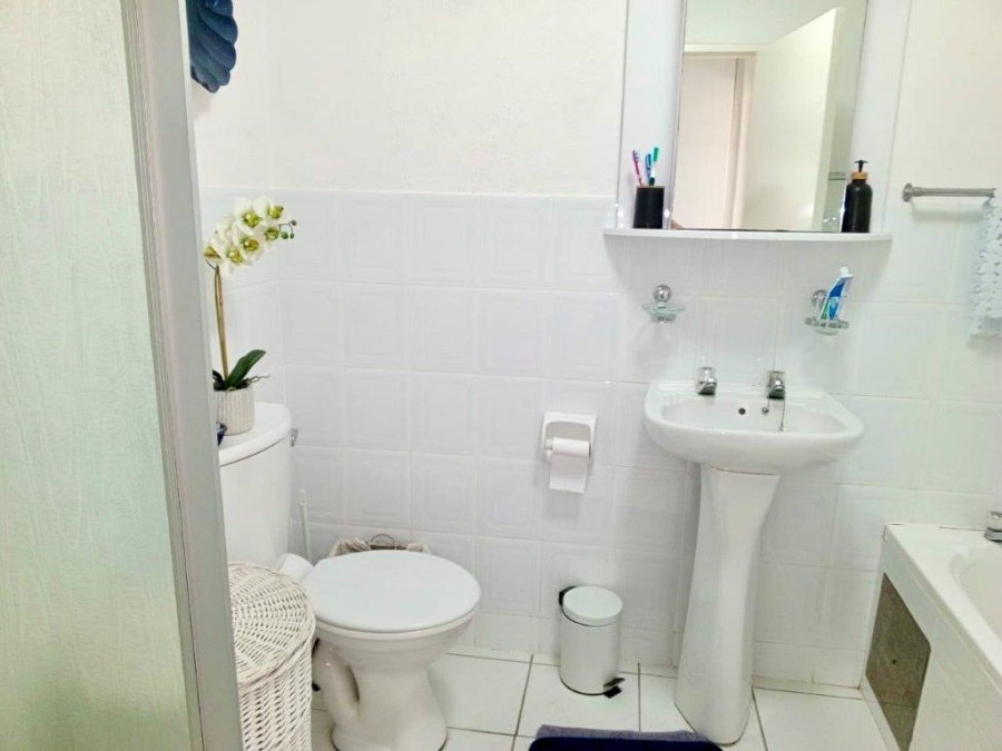 2 Bedroom Property for Sale in Uvongo KwaZulu-Natal