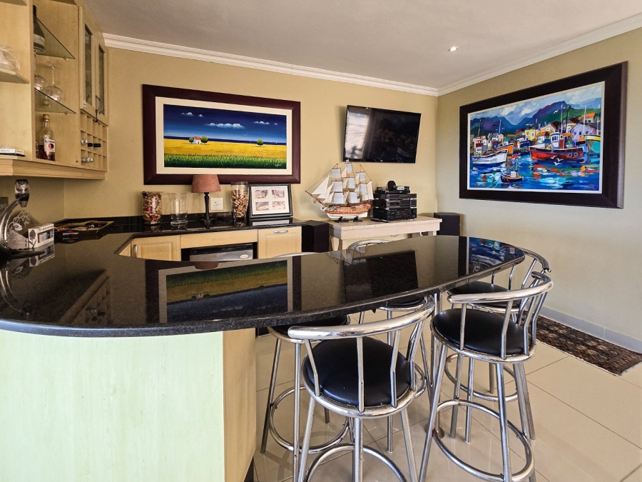 5 Bedroom Property for Sale in Shelly Beach KwaZulu-Natal