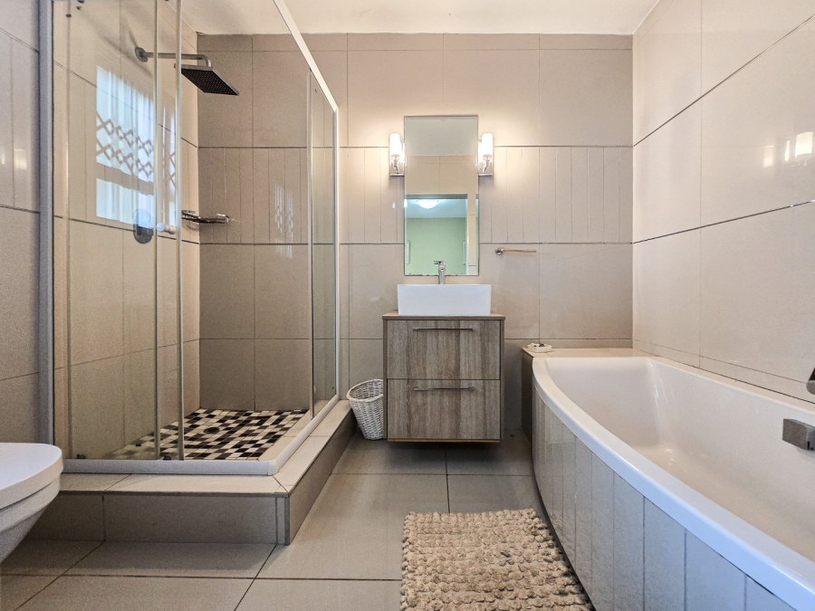 5 Bedroom Property for Sale in Shelly Beach KwaZulu-Natal