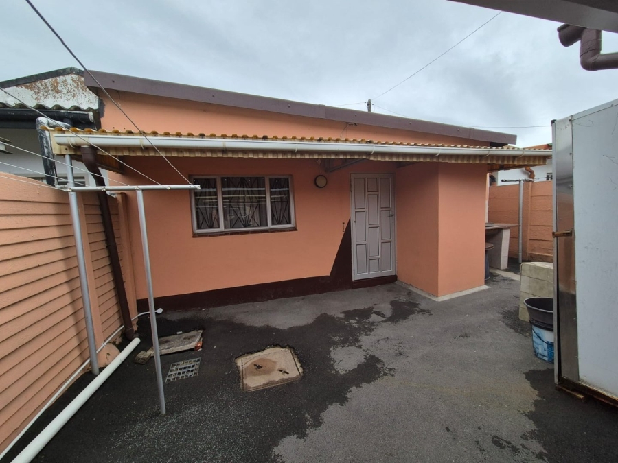 To Let 1 Bedroom Property for Rent in Bluff KwaZulu-Natal
